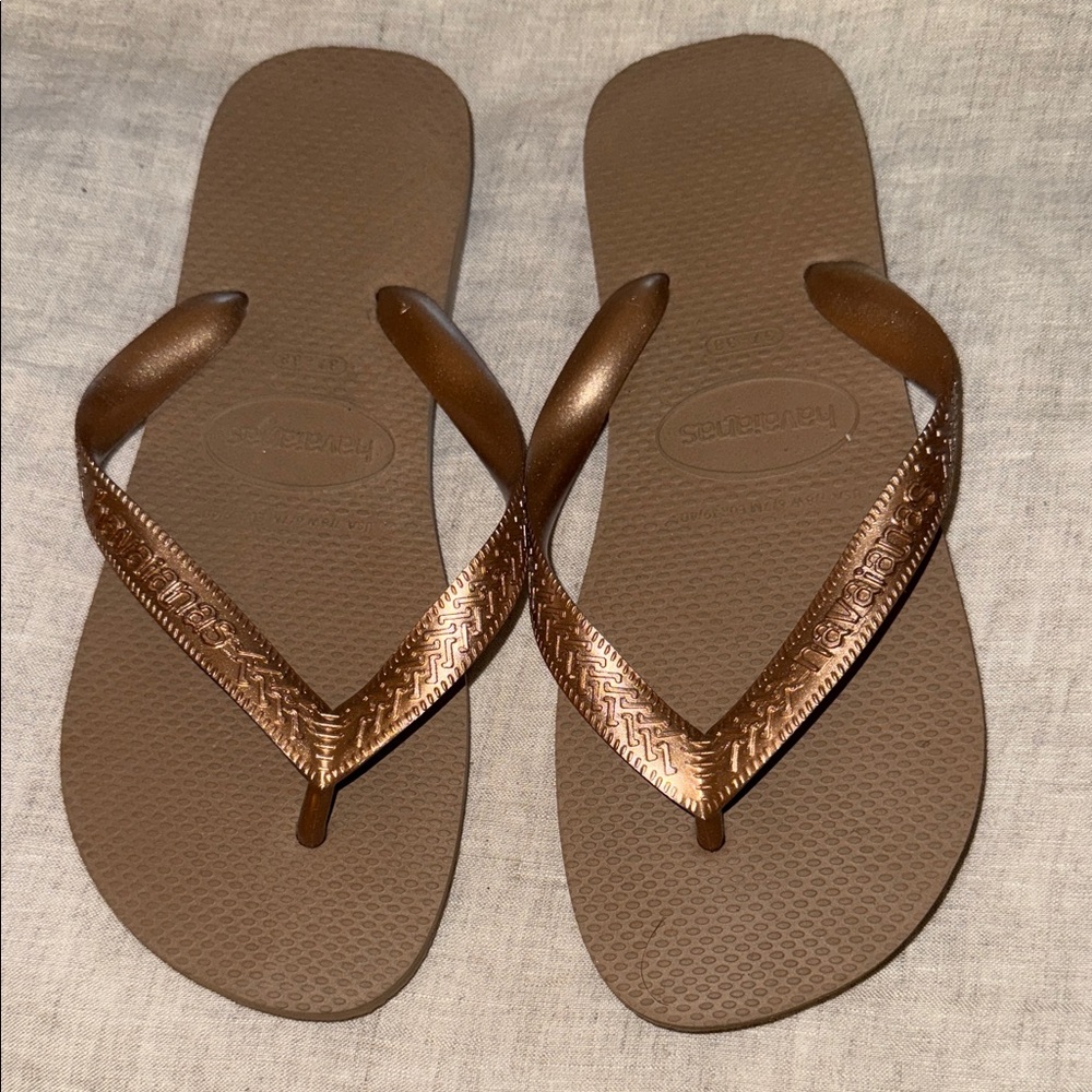Havaianas Women's Tan Sandals w/Rose Gold Accents